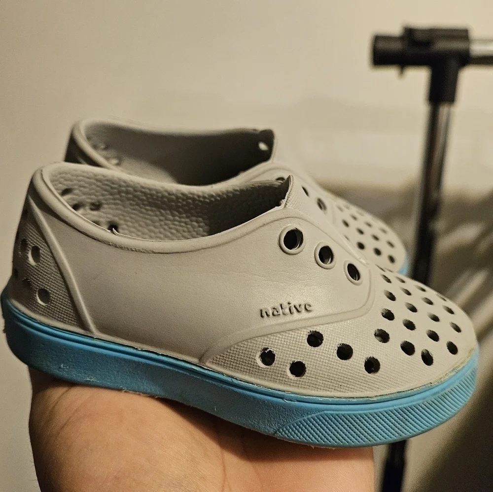 Native c5 toddler grey and blue shoes
